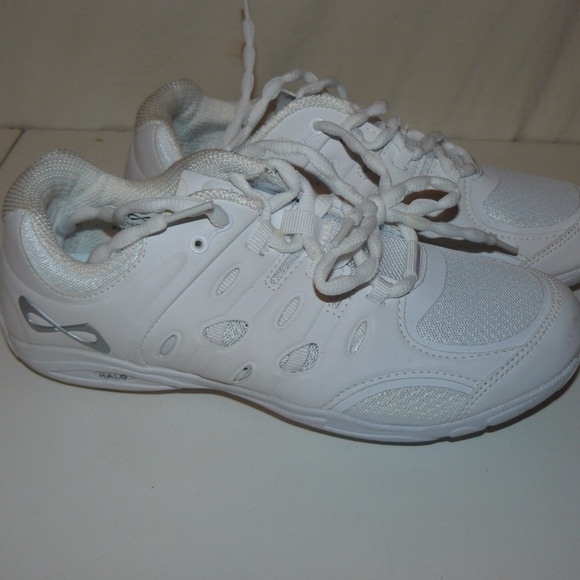 infinity tennis shoes